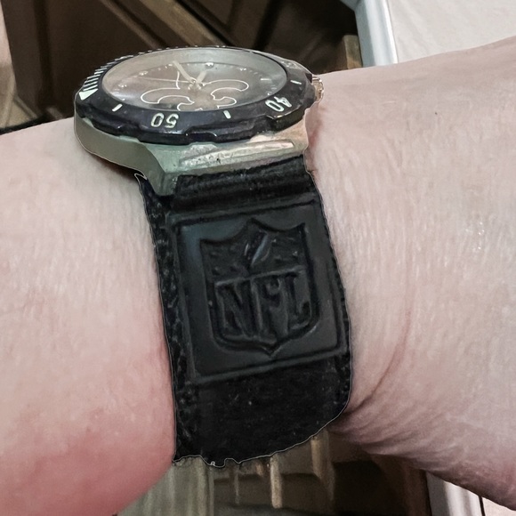 Agent Series NFL Saints Vintage Watch - Picture 3 of 3